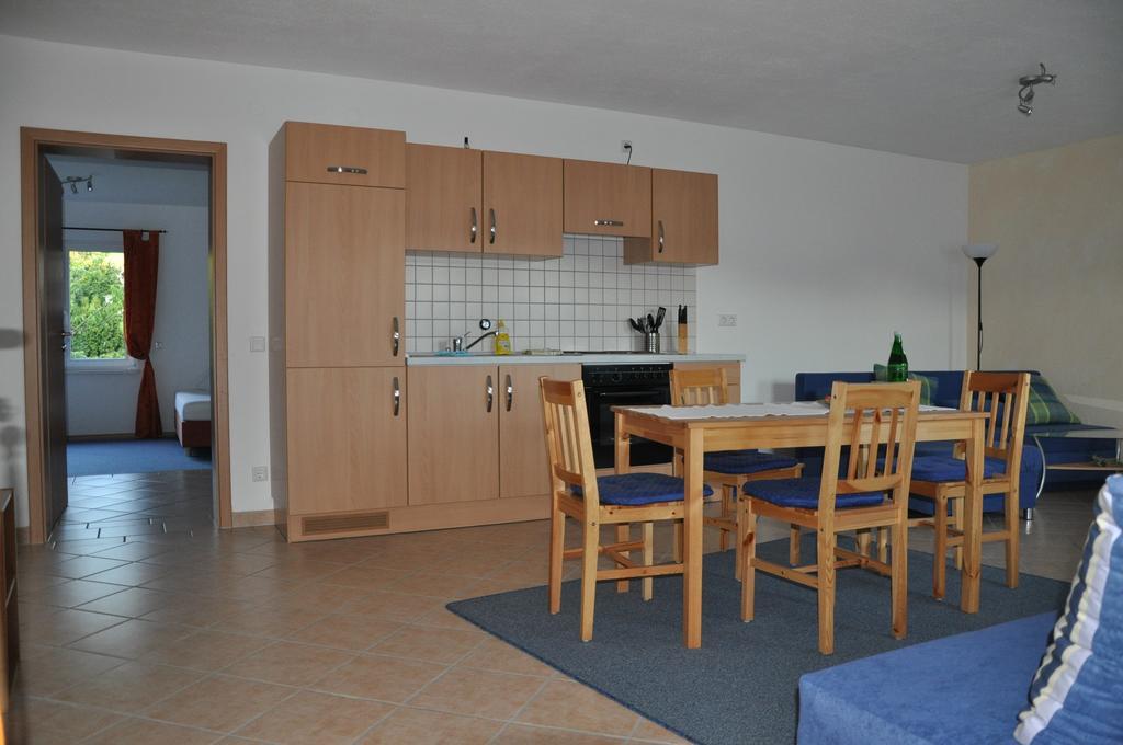 Fliederhof Ferienwohnungen Herresbach Bilik gambar