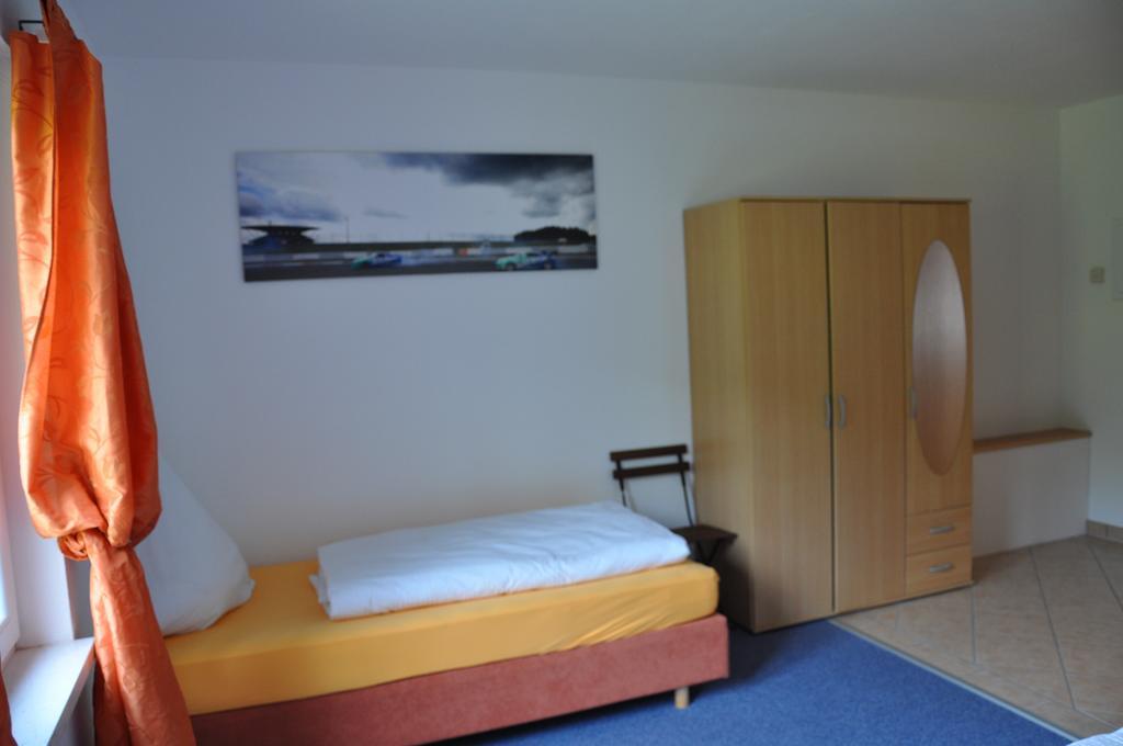 Fliederhof Ferienwohnungen Herresbach Bilik gambar