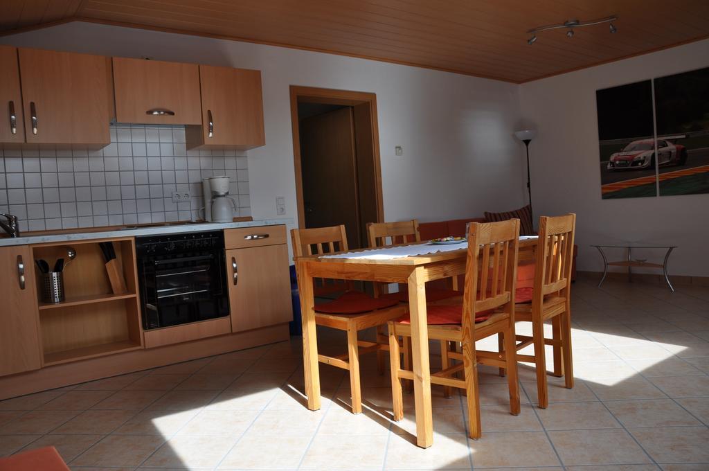 Fliederhof Ferienwohnungen Herresbach Bilik gambar